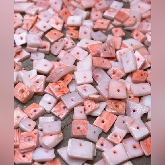 200+ Coral / Pinkish Puka Shell Seashells Pooka Beads Jewelry making Bulk Lot - Picture 6 of 8